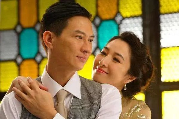 张家辉和关咏荷一路走来不容易，两个人在一起都经历了什么？