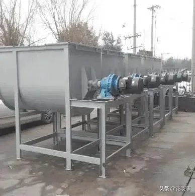 河南6人掉入面筋加工作坊物料罐死亡,事故发生的原因可能是什么?如何保证安全生产?