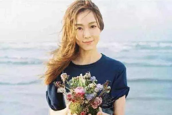一个像夏天一个像秋天的歌词是?