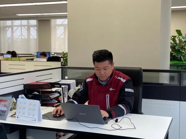 上海首位快递高级工程师,快递员工为何也能当“教授”?