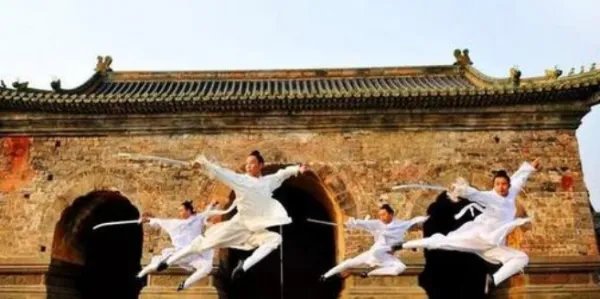 一名小伙用手机拍出专业级短片,为完成作品他付出了什么?