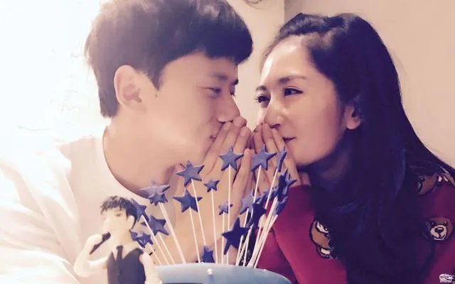 张杰获奖谢谢很辛苦的娜娜,隔空秀恩爱,他们的爱情你羡慕吗?