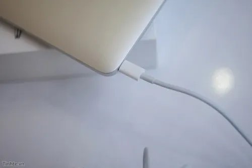 先睹为快!苹果史上最薄Macbook开箱图赏
