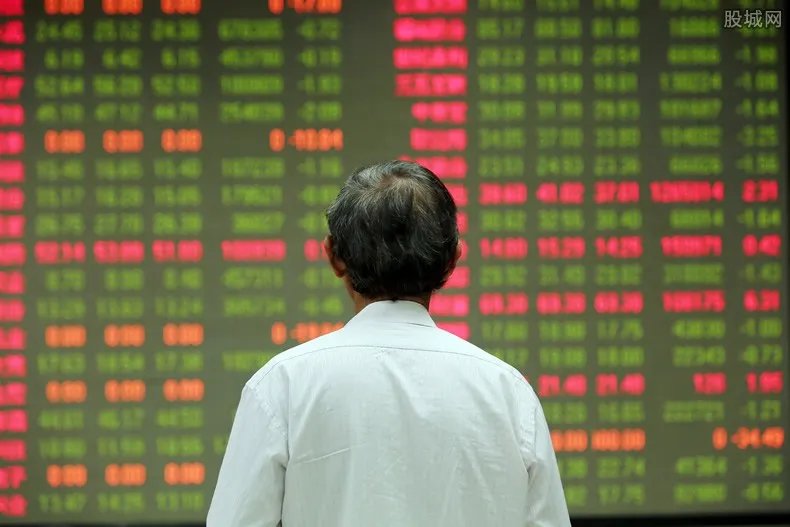 北京文化开盘跌停 今日每股报6.92元
