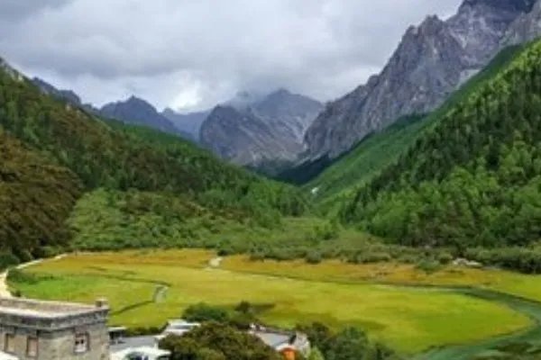 稻城亚丁部分游客被半路劝返,这是怎么回事?