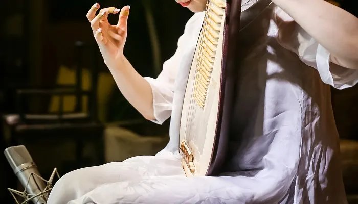 冬不拉是哪个民族的乐器 冬不拉是哪个少数民族乐器