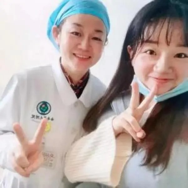 女儿两次失利,妈妈陪考后,一同考入理想学校研究生,如何看待?