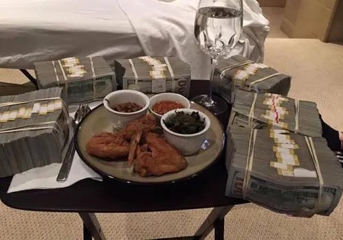 视频博主炫富被批后纷纷道歉删视频,炫富是一种什么行为?