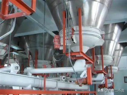 河南6人掉入面筋加工作坊物料罐死亡,事故发生的原因可能是什么?如何保证安全生产?