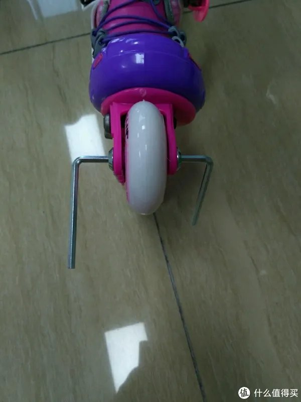 轮滑鞋