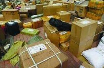 快递老板欠薪跑路 快递员工资谁来负责?