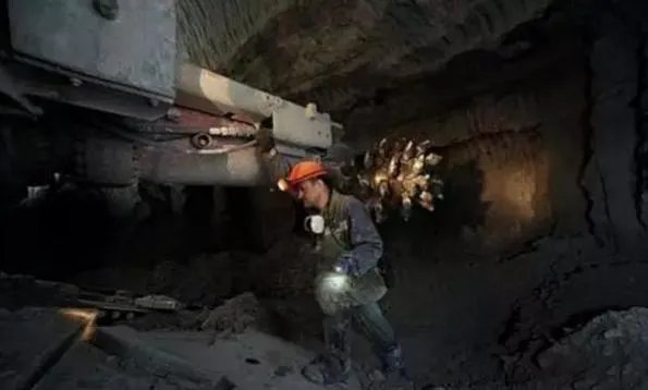 钻石为什么在钻石坑里?