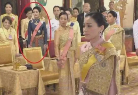 泰国贵妃出狱后,高调复宠回宫,她和泰王是真爱吗?