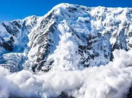 雪崩时没有一片雪花是无辜的是什么意思？