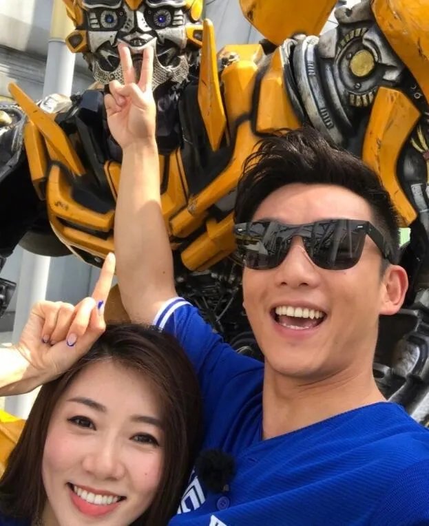 如何看待郑凯微博爆出与程晓玥分手的消息呢?