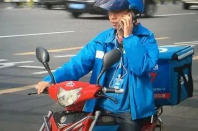 物业锁外卖小哥车,他为什么这么做?