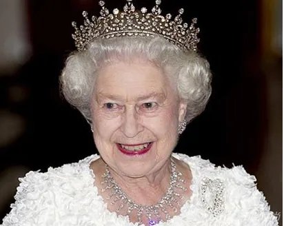 现任英国女王多少岁了？英国女王的全称是什么？