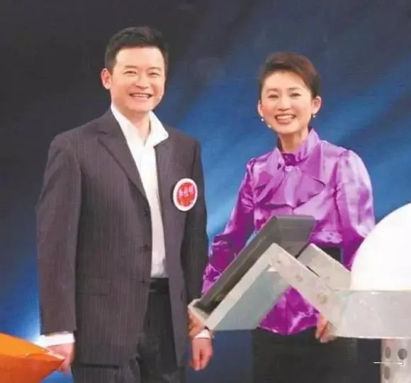 随着央视一批老面孔的消失,请问帅小伙子李佳明又去了哪里?