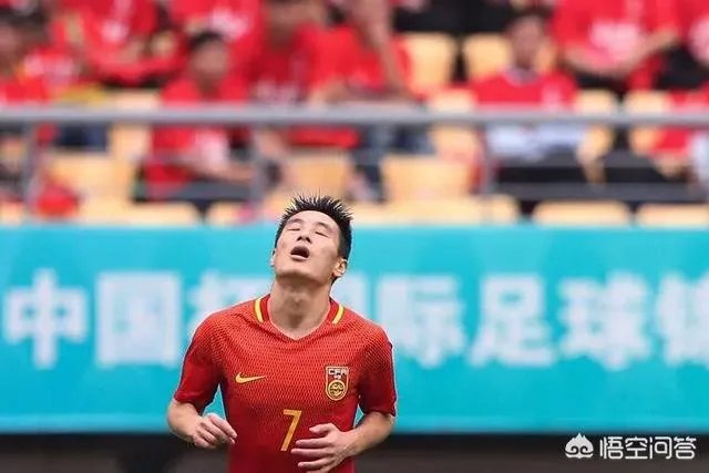 武磊国足背包