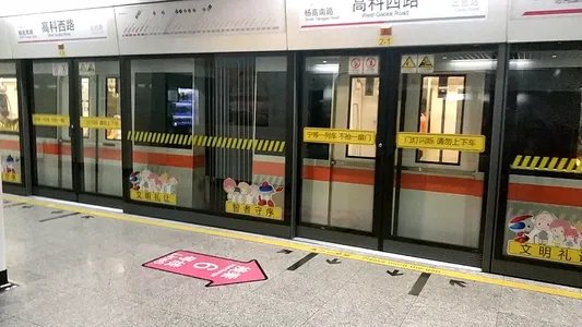 上海两女子地铁上互殴被行拘,她们给其他乘客造成了哪些影响?