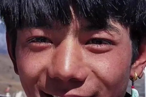 全国各地都在邀请丁真,丁真为什么能这么火?