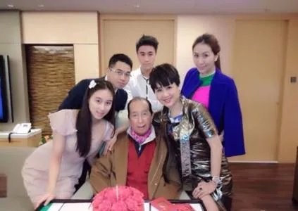 梁安琪有几个子女三子何猷佳怎么消失了去哪了 到底有没有何猷佳