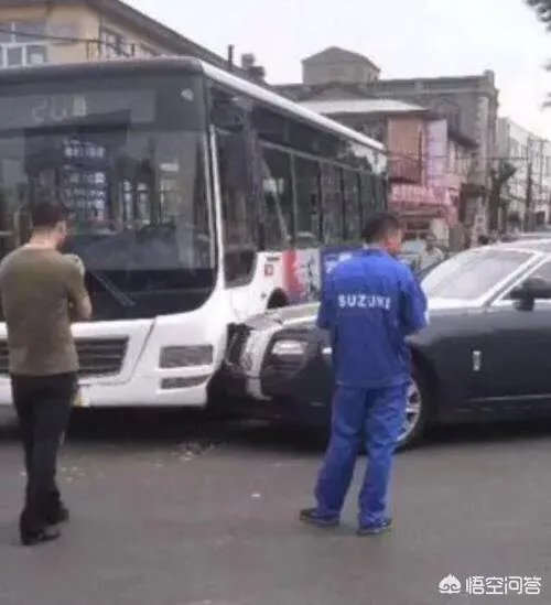 劳斯莱斯撞上公交车，修理费天价谁承担？