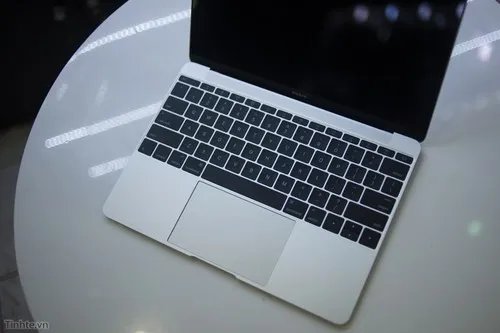 先睹为快!苹果史上最薄Macbook开箱图赏